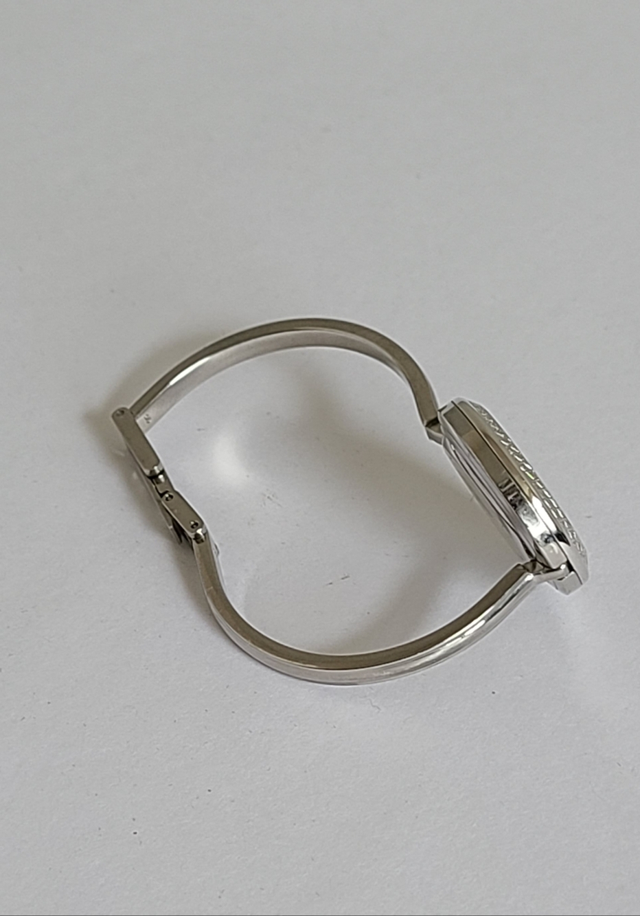 GUCCI 11 12.2L Silver Luxury Round Interchangeable Sparkle Bezel Quartz Watch - Picture 7 of 16